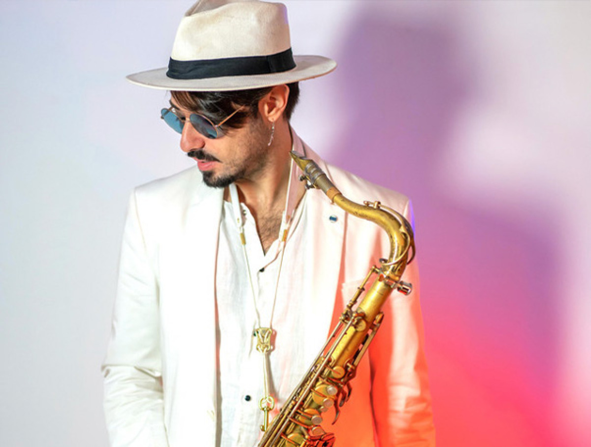 Live saxophone by DANIEL VITALE at D'Or Beach