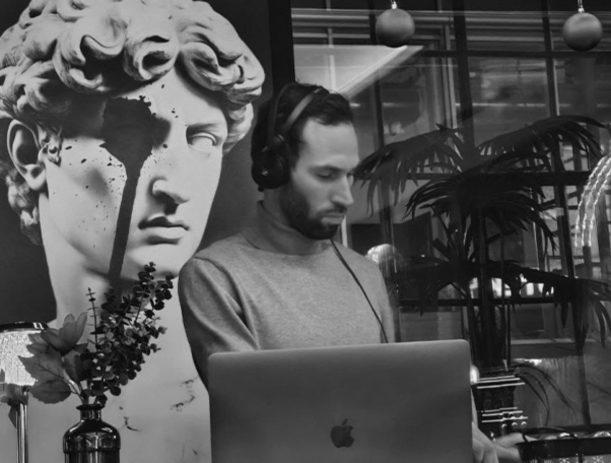 Resident DJ: David at D'Or Beach