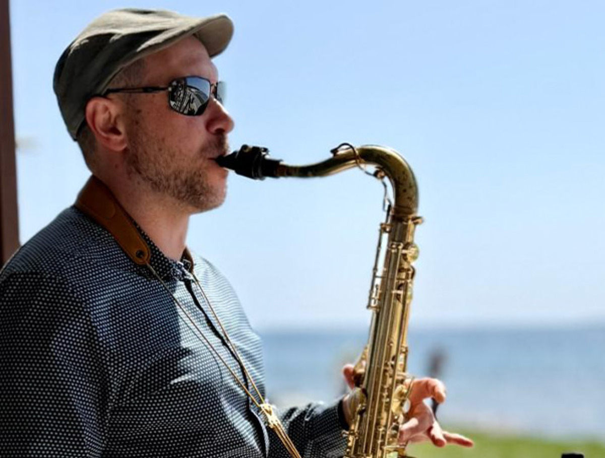 Live saxophone set by BRANKO SKARA at D'Or Beach